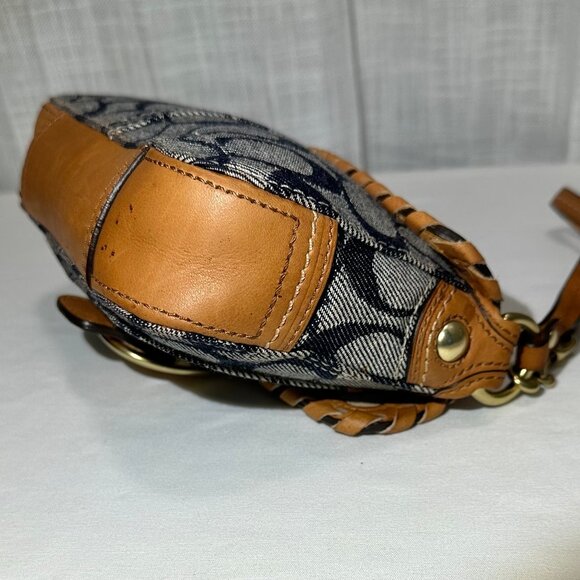 SOLD - COACH Bleecker Vachetta Leather Signature Denim Floral Applique Wristlet - Picture 5 of 15